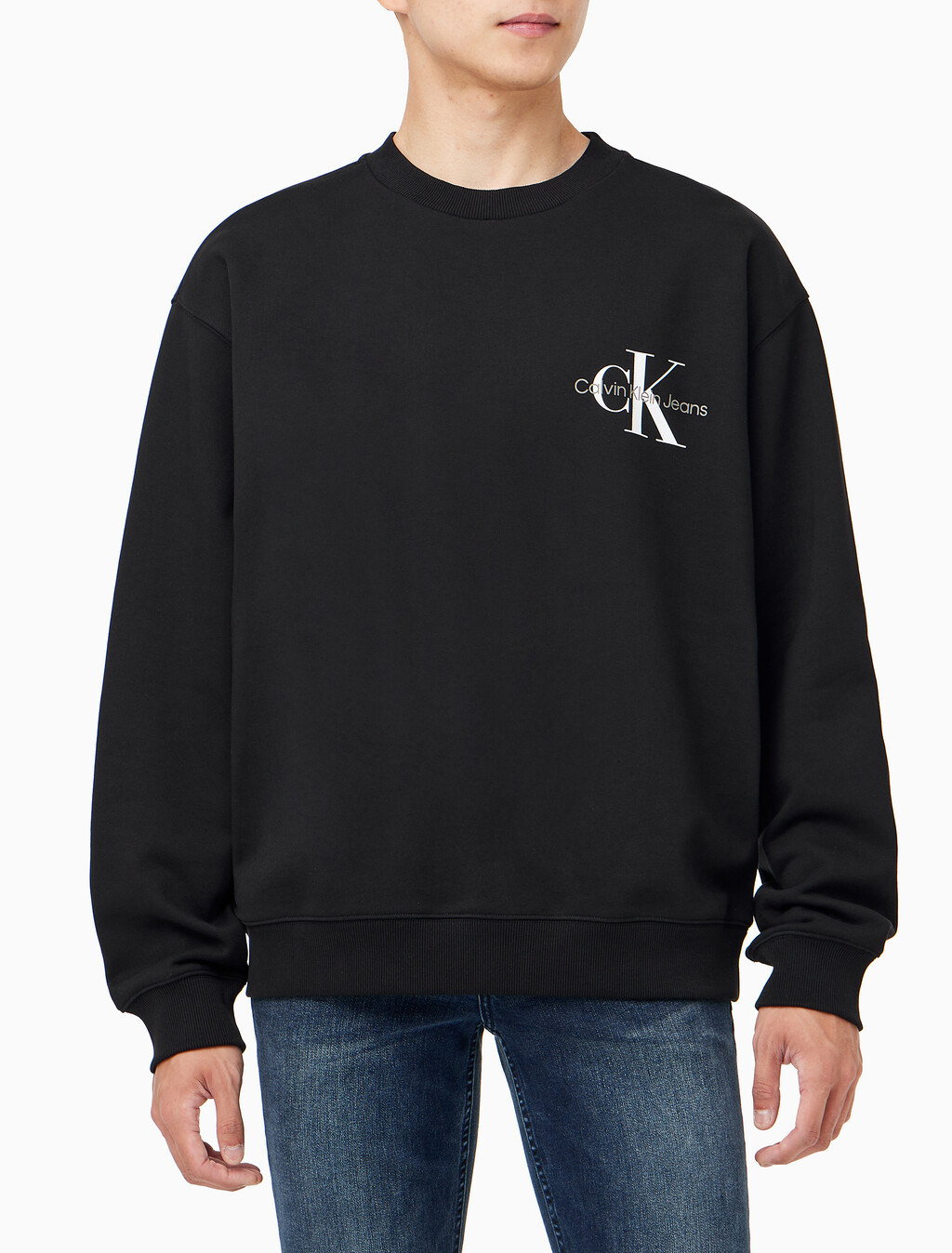 Buy 남녀공용 릴렉스핏 모노그램 로고 스웻셔츠 in color CK BLACK