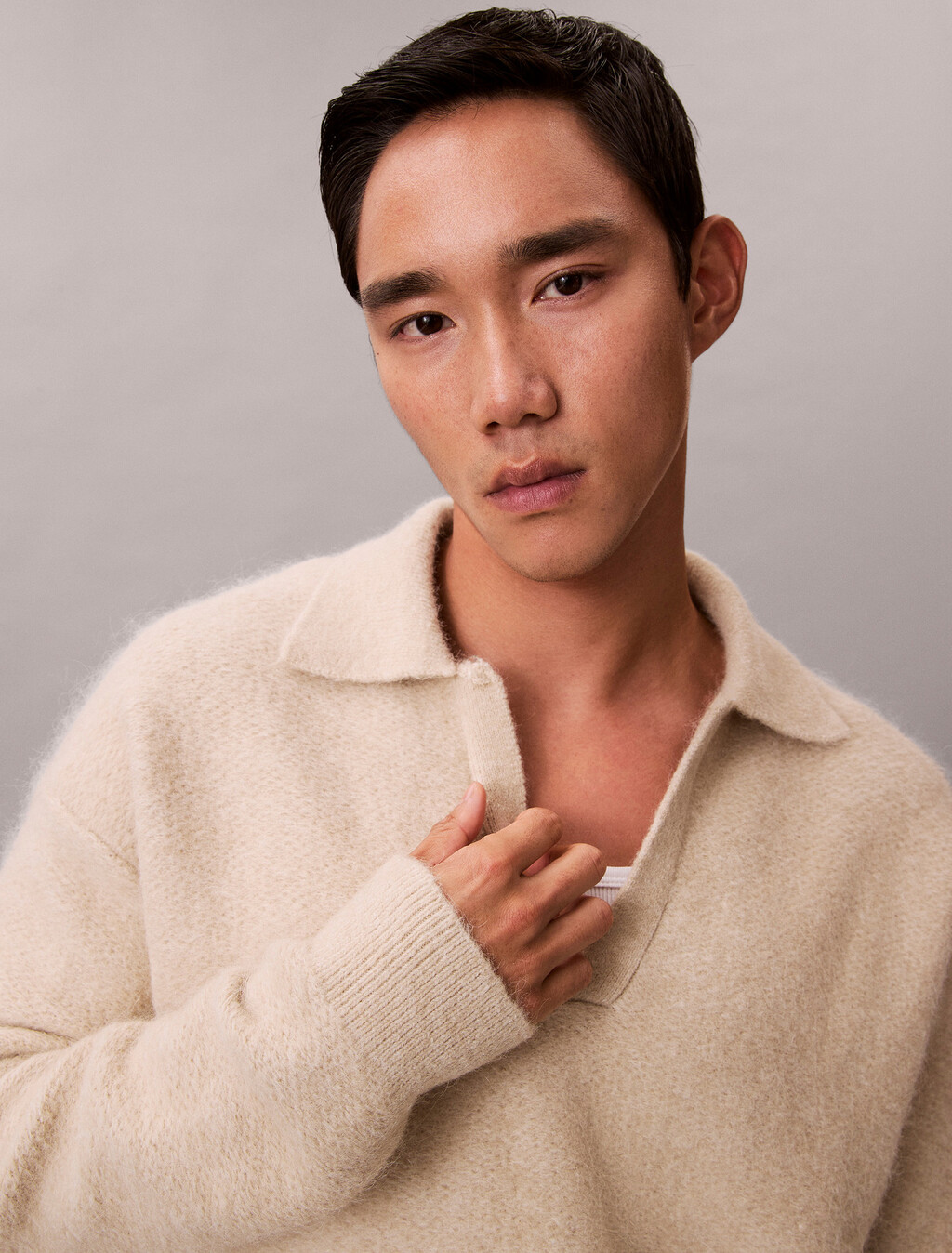 Buy 남성 브러시드 알파카 조니 카라 스웨터 in color BEIGE