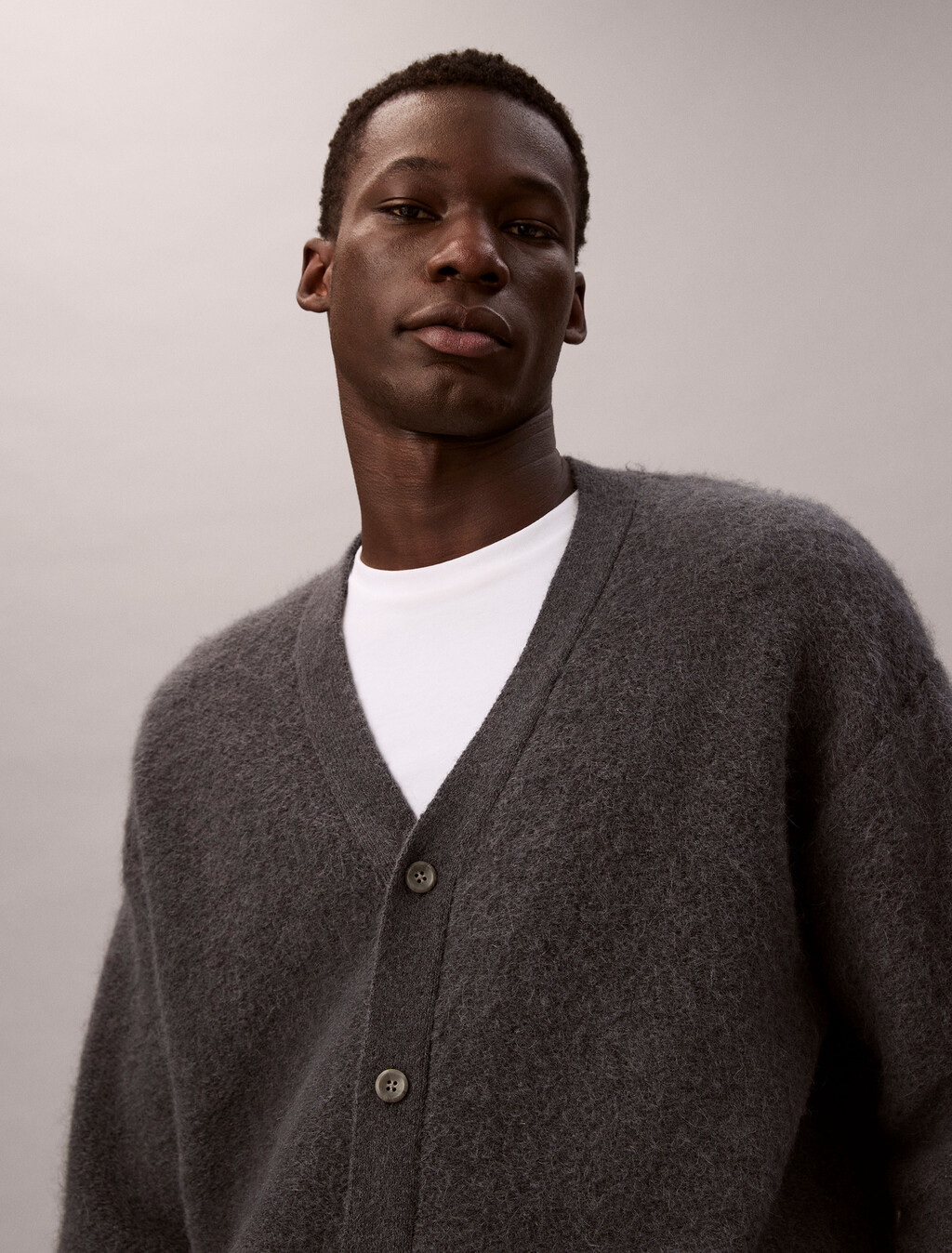 Buy 남성 브러시드 알파카 스웨터 가디건 in color Dark Blue