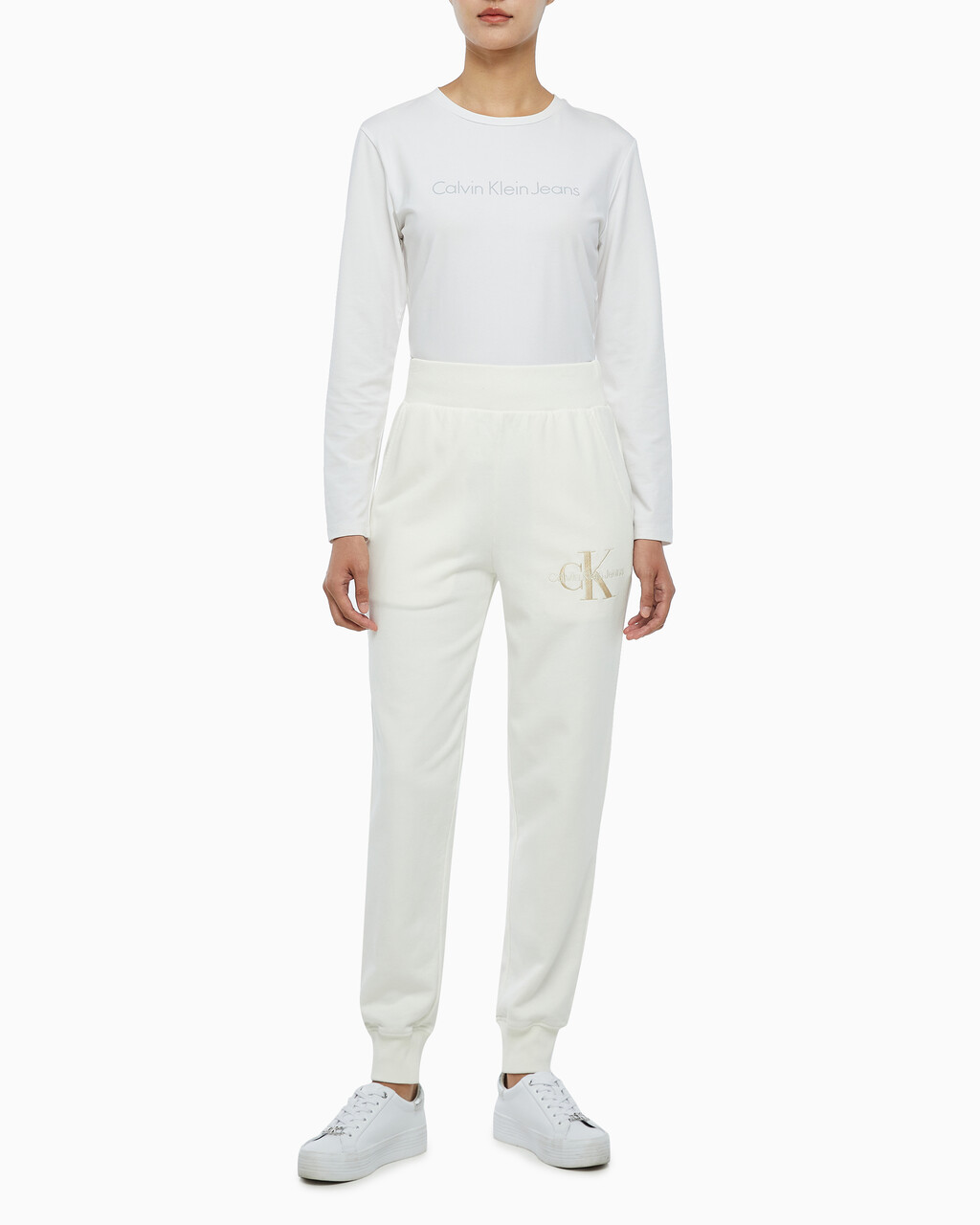 Buy 여성 미네랄 다이 모노로고 조거 팬츠 in color WHITE