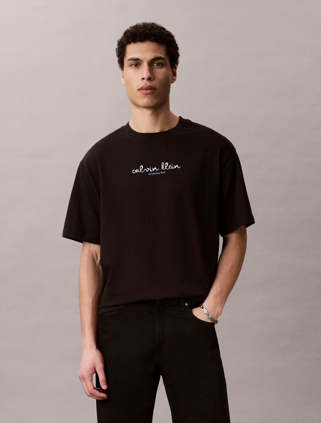 Buy CK 트래블라인 그래픽 티 in color BLACK