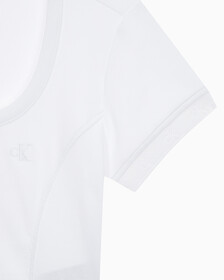 Buy 여성 엠보스 로고 U넥 크롭 반팔 티셔츠 in color BRIGHT WHITE