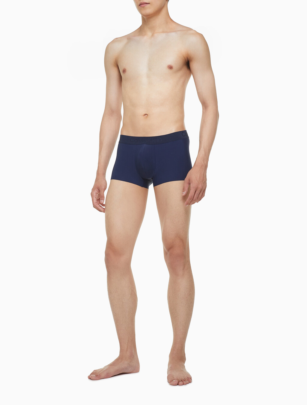 Buy 남성 CK 블랙 마이크로 로우 라이즈 드로즈 in color BLUE SHADOW