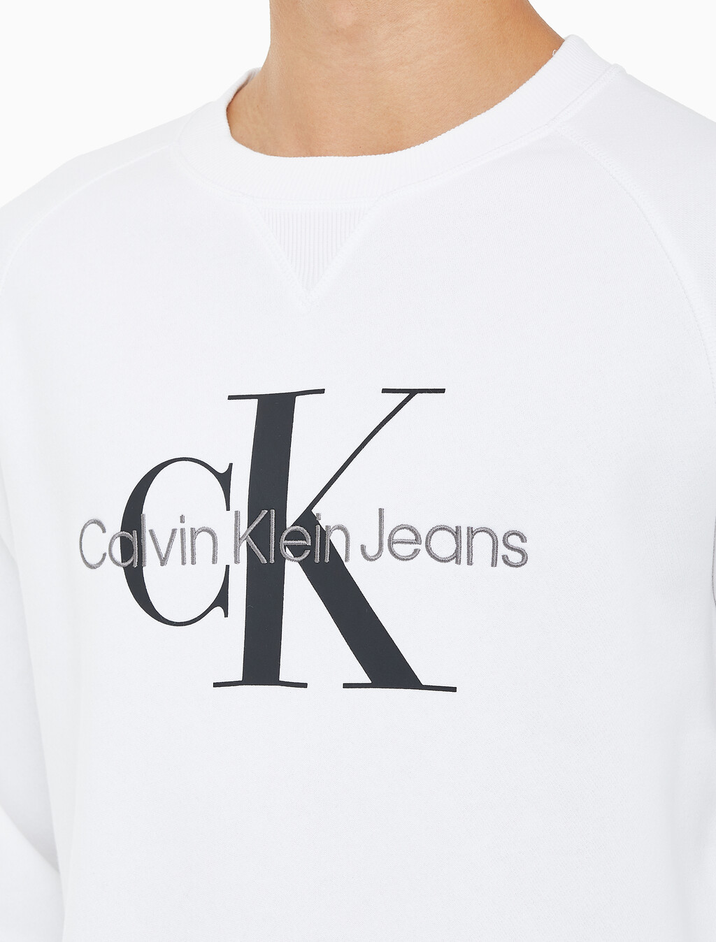 Buy 남성 레귤러핏 모노그램 로고 기모 스웨트셔츠 in color BRIGHT WHITE