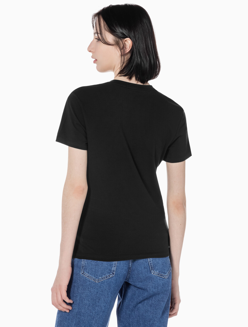 Buy 여성 슬림핏 인스티튜셔널 로고 반팔 티셔츠 in color CK BLACK