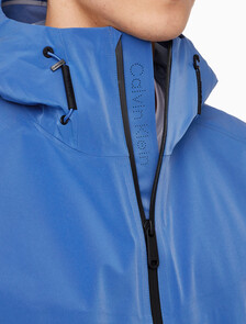 Buy 남성 테크 쉘 윈드 브레이커 자켓 in color BRIGHT COBALT