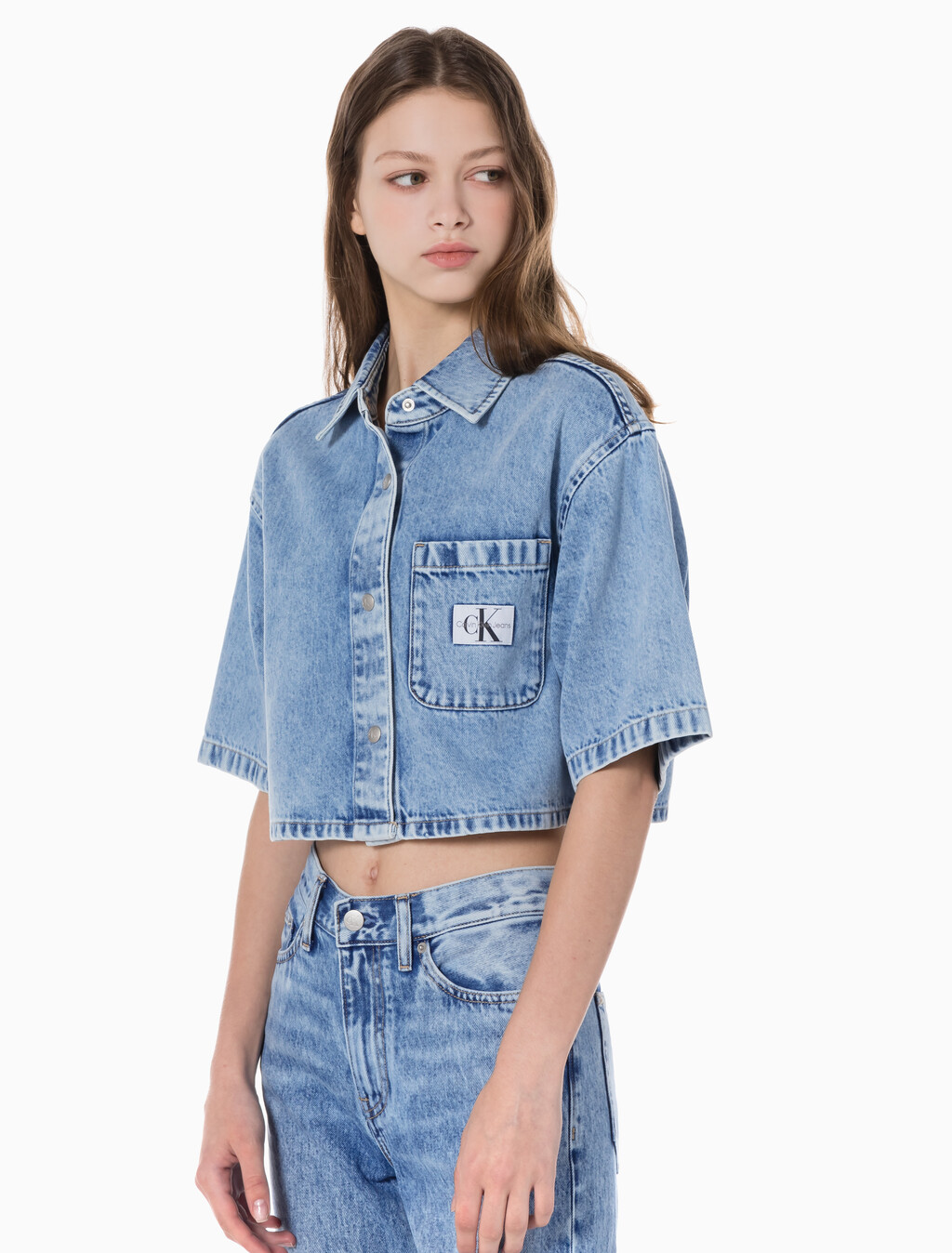 Buy 여성 반팔 데님 셔츠 in color CHALKY BLUE