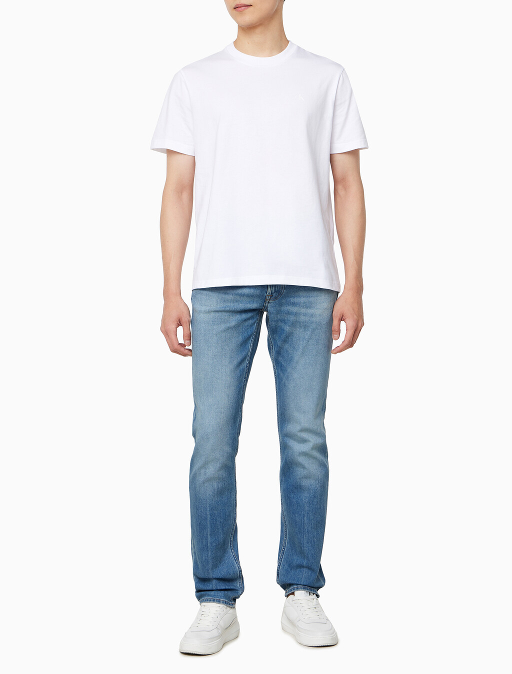 Buy 남성 레귤러핏 CKJ 백로고 그래픽 반팔 티셔츠 in color BRILLIANT WHITE