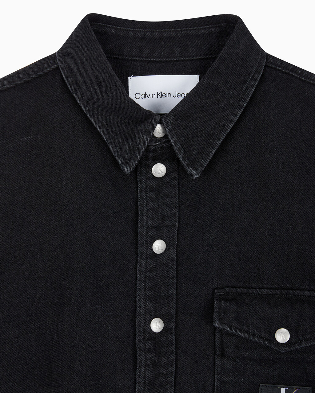 Buy 여성 크롭 대드 데님 셔츠 in color WASHED BLACK LOGO LACE