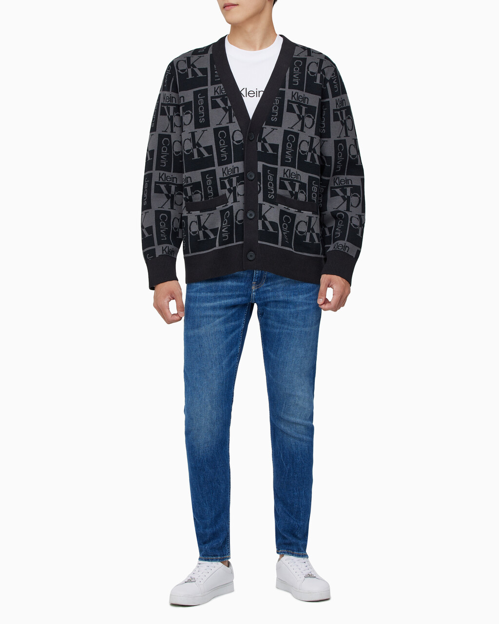 Buy 남성  릴렉스 핏 AOP 로고 스웨터 가디건 in color CK BLACK