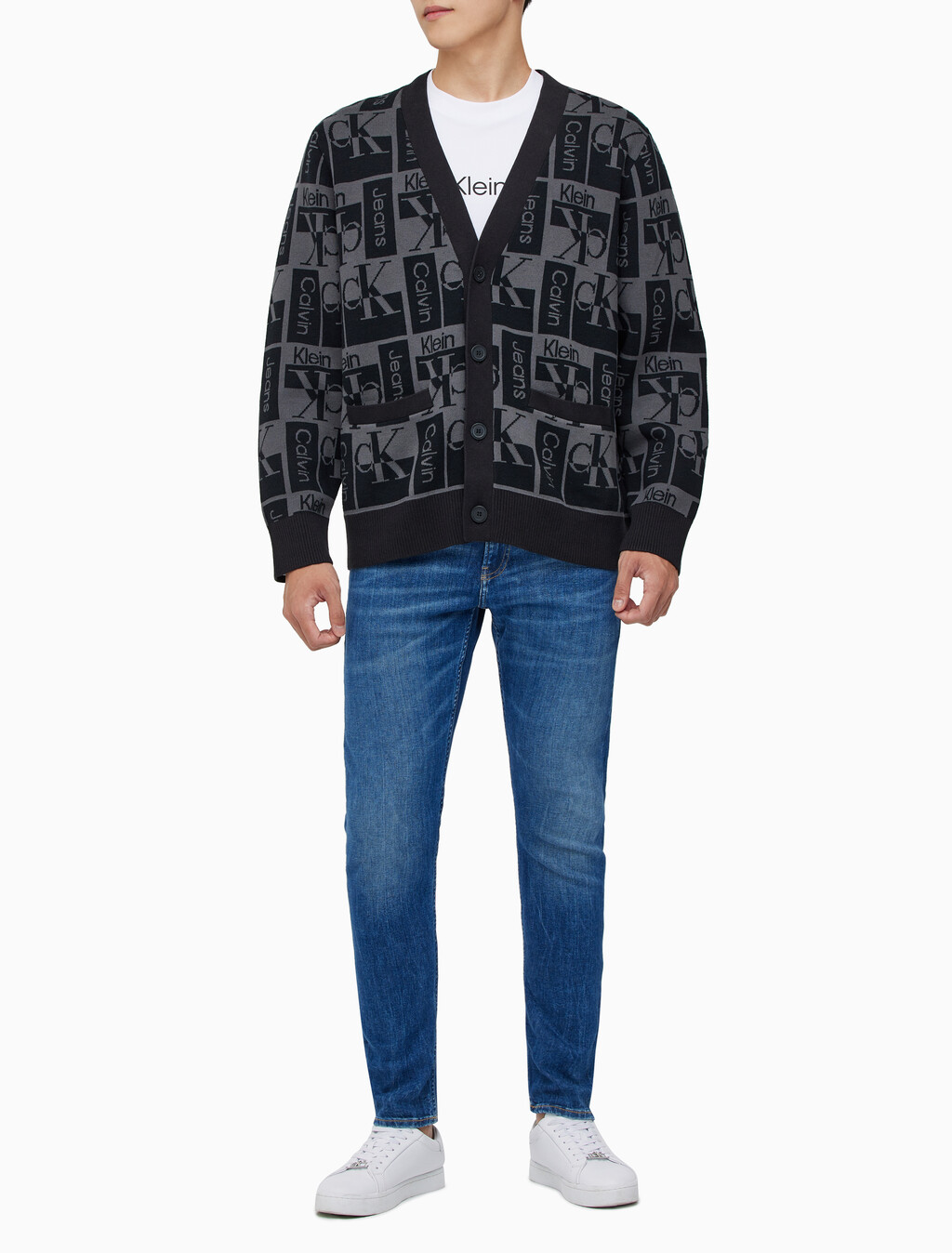 Buy 남성  릴렉스 핏 AOP 로고 스웨터 가디건 in color CK BLACK