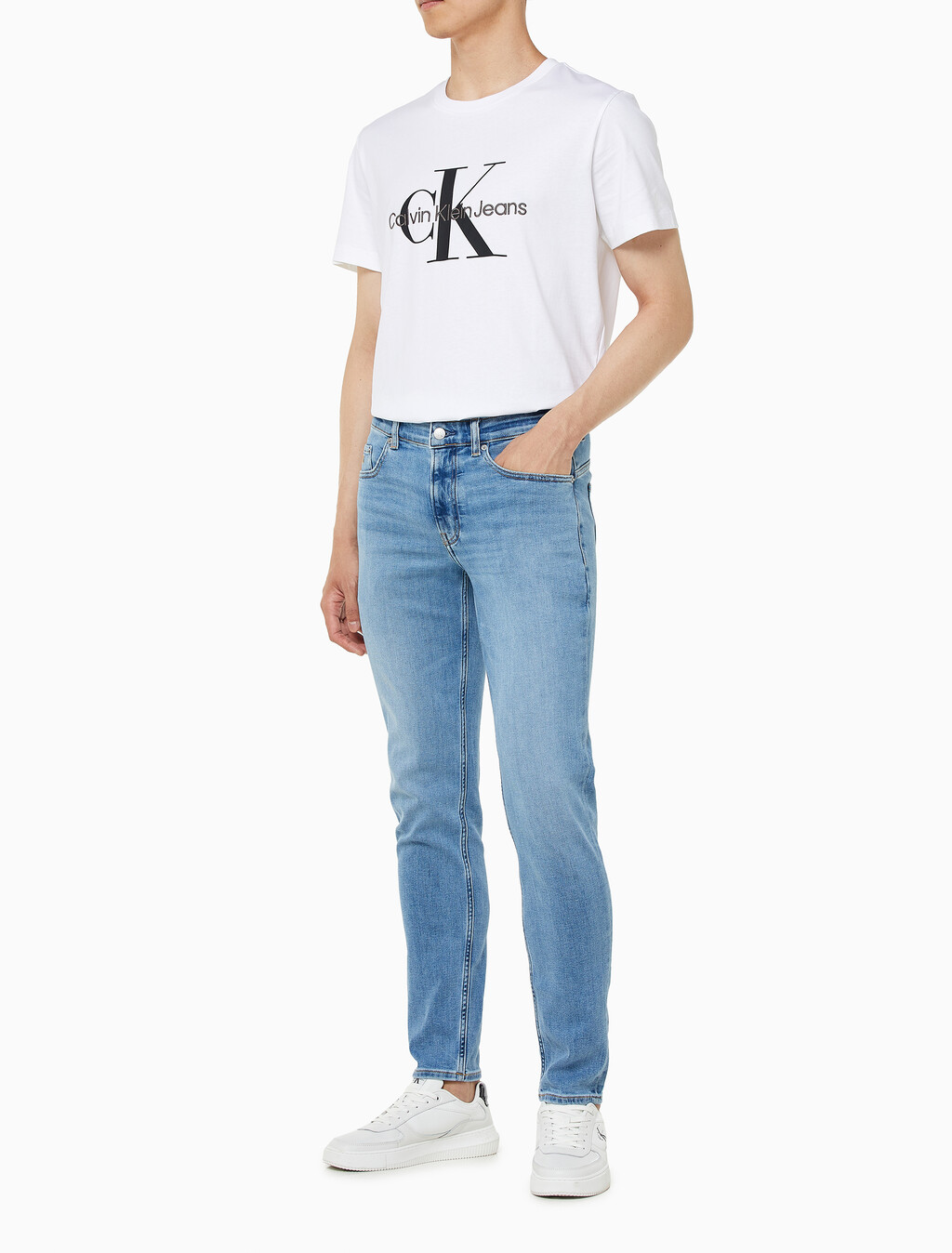 Buy 남성 바디 테이퍼핏 라이트블루 이탈리안 데님 in color CHALKY BLUE