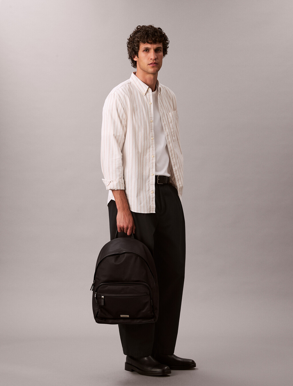 Buy 남녀공용 나일론 슬릭 라운드 백팩 in color BLACK