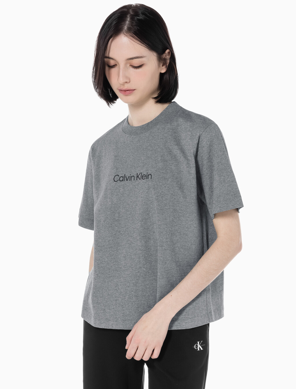 Buy 여성 릴렉스드 스탠다드로고 크루넥 반팔 티셔츠  in color MEDIUM GREY HEATHER