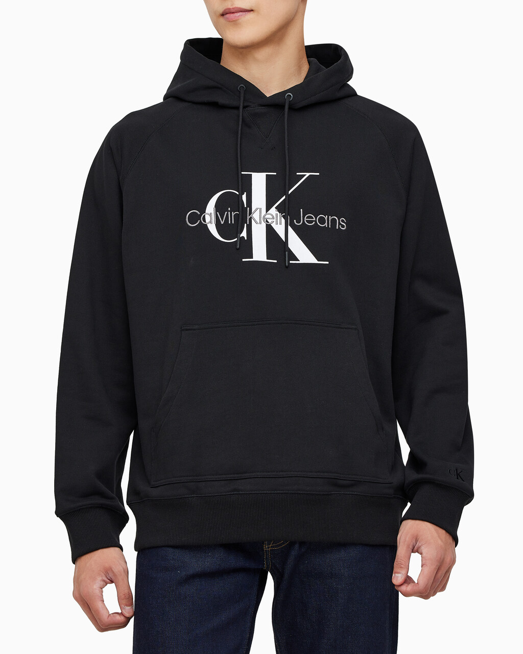 Buy 남성 롱슬리브 릴렉스핏 모노그램로고 후디 in color CK BLACK