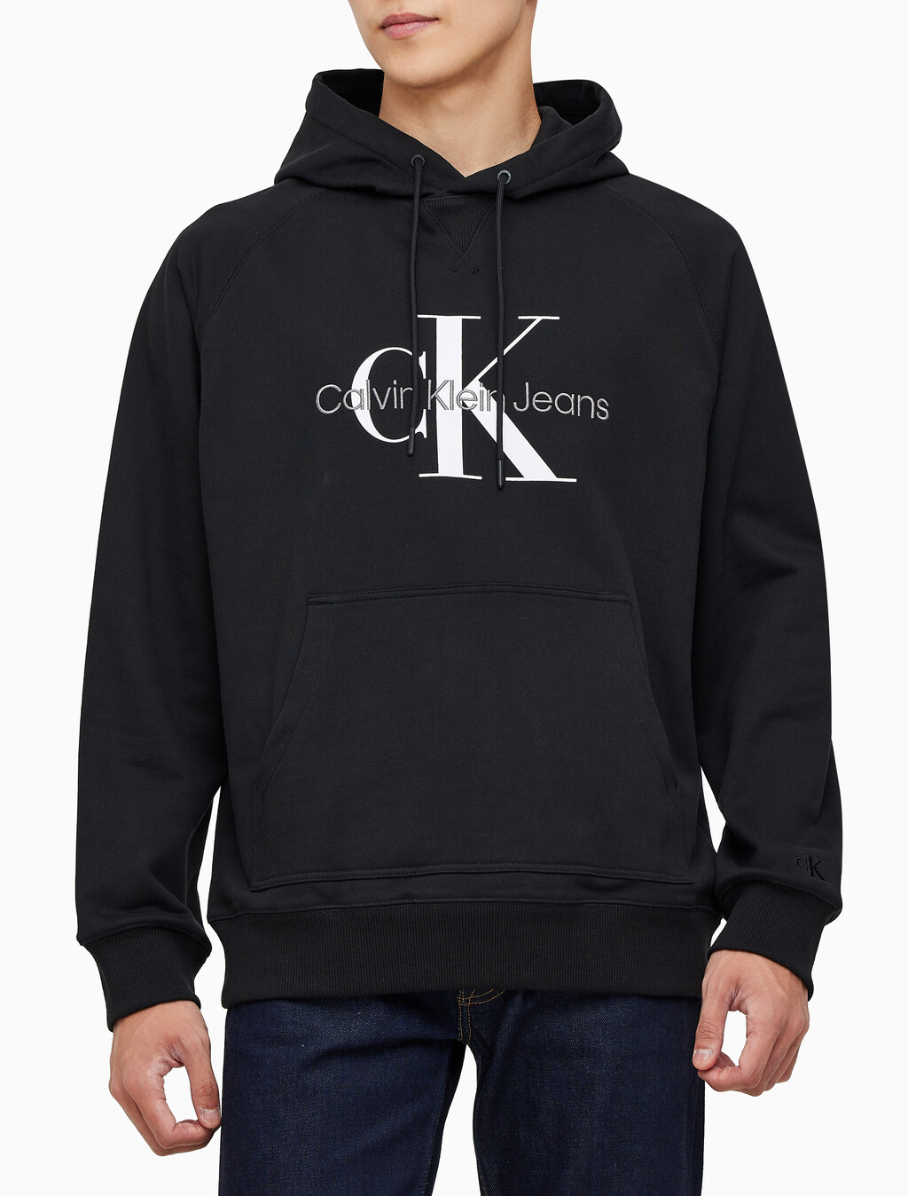 Buy 남성 롱슬리브 릴렉스핏 모노그램로고 후디 in color CK BLACK