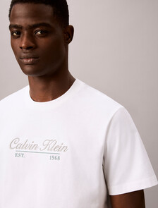 Buy 캘빈 커시브 그래픽 티 in color BRIGHT WHITE