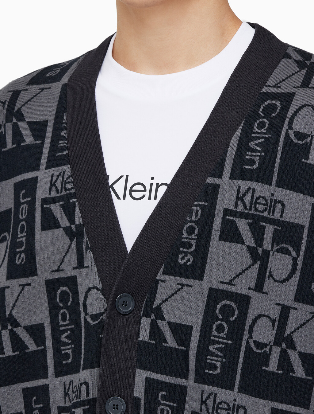 Buy 남성  릴렉스 핏 AOP 로고 스웨터 가디건 in color CK BLACK