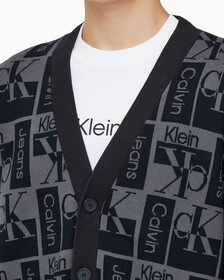 Buy 남성  릴렉스 핏 AOP 로고 스웨터 가디건 in color CK BLACK