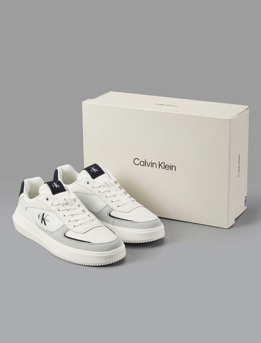 Buy 남성 말모메타 청키 컵솔 레더 in color Bright White/Navy/Grey