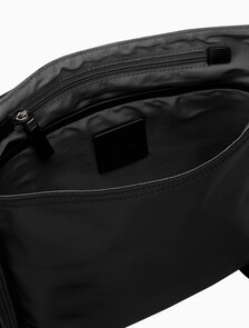 Buy 남성 슬릭 나일론 메신저 라지 in color BLACK