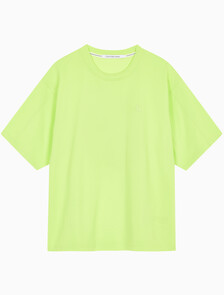 Buy 남성 릴렉스핏 그래픽 기능성 반팔 티셔츠 in color GREEN