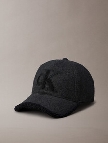 Buy 여성 펠트 셜파 셔닐 로고 볼캡 in color BLACK