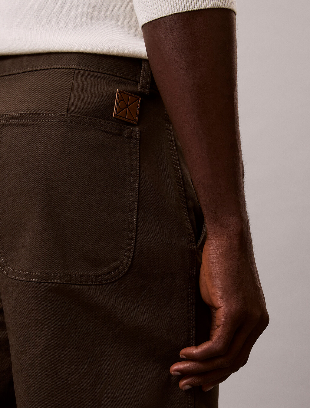 Buy 남성 90s 베기핏 치노팬츠 in color BROWN