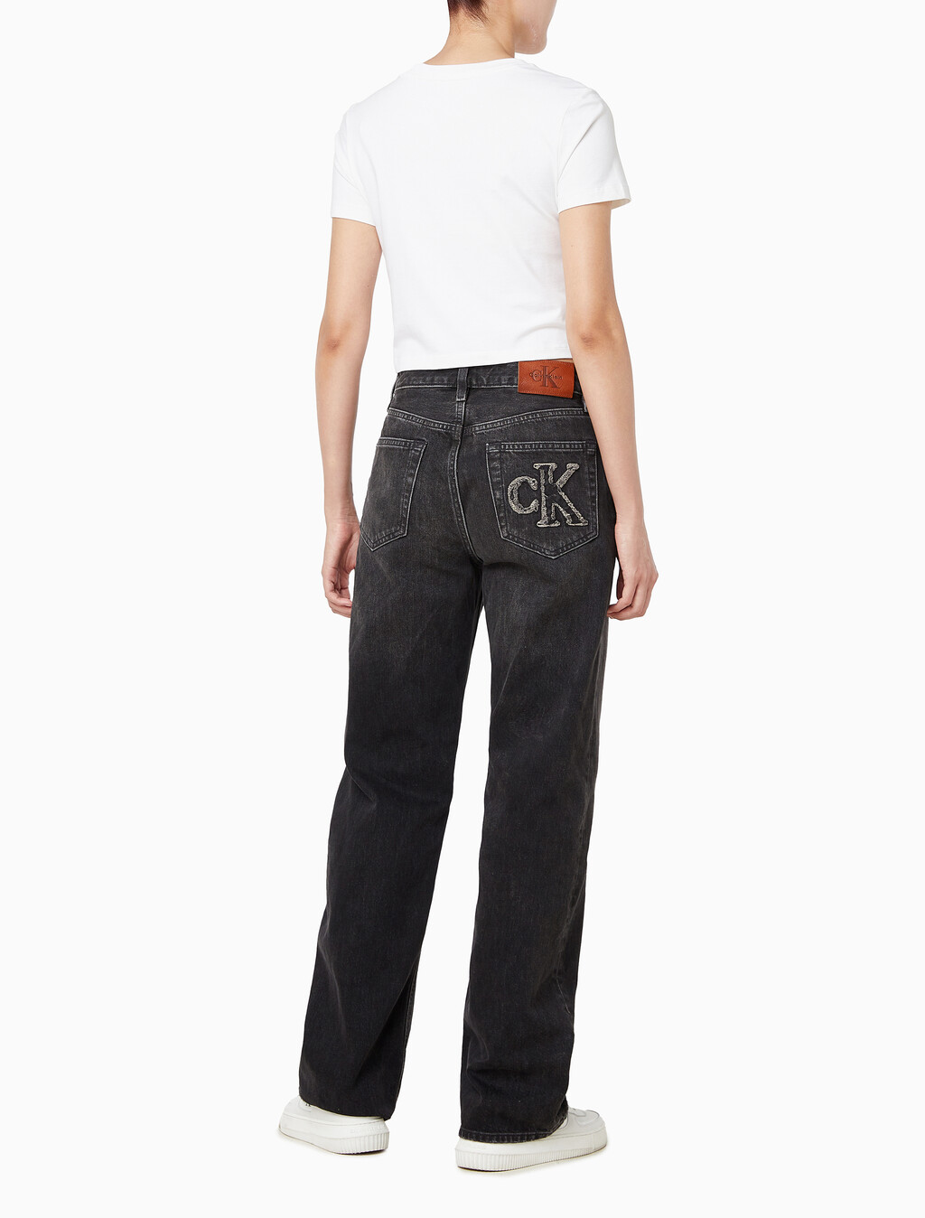 Buy 여성 시그니처 90S 스트레이트핏 블랙 데님 in color Black