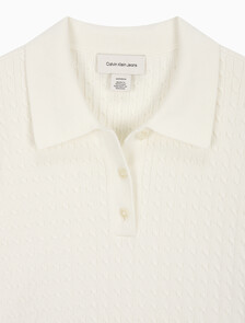 Buy 여성 우븐라벨 크롭드 케이블 스웨터 in color TOFU