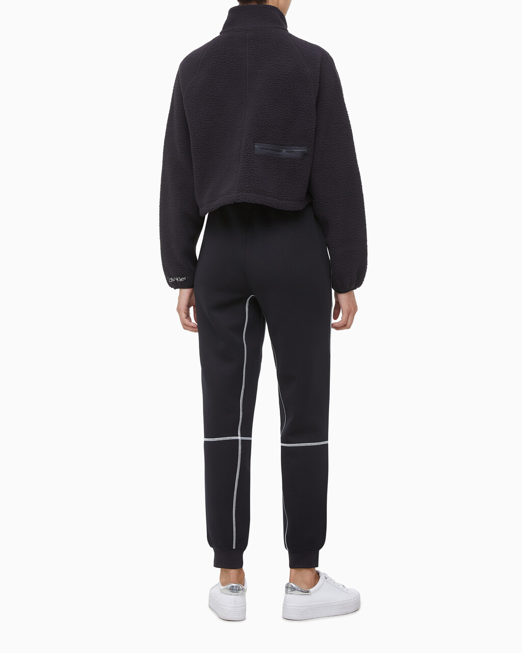 Buy 여성 릴랙스핏 쉐르파 크롭 풀오버 in color BLACK