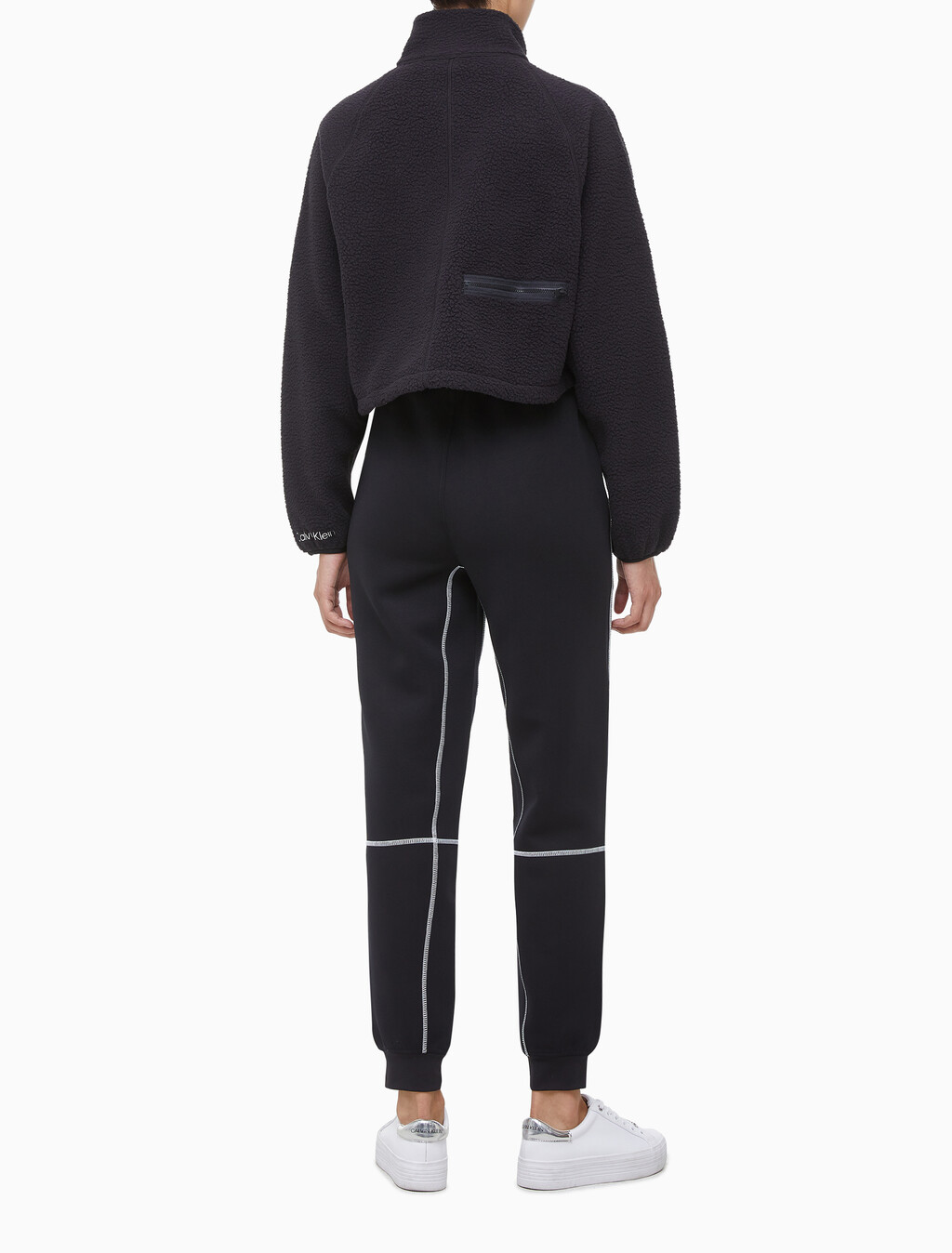 Buy 여성 릴랙스핏 쉐르파 크롭 풀오버 in color BLACK