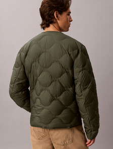 Buy 남성 페더웨이트 나일론 채널 푸퍼 자켓 in color Green
