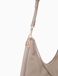 Buy 여성 하드웨어 엠블럼 페블 호보 백 in color Desert Taupe