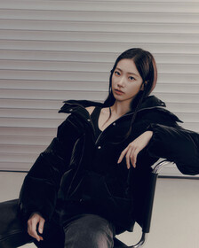 Buy 여성 디터쳐블 후디 다운 푸퍼 in color CK BLACK