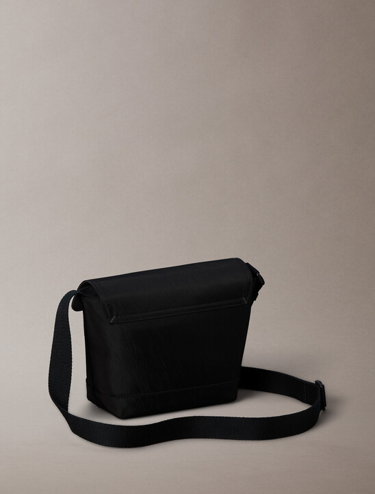 남성 볼드 로고 나일론 헤더 스몰 플랩 메신저 백
