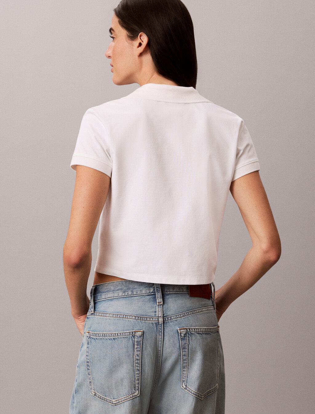 Buy 여성 쿨링 저지 크롭드 폴로 티 in color BRIGHT WHITE