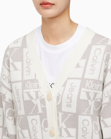 Buy 여성 투웨이 브이넥 AOP 크롭 가디건 in color GREY