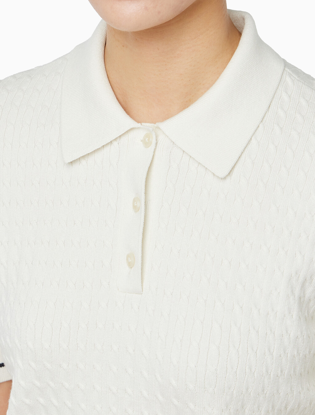 Buy 여성 우븐라벨 크롭드 케이블 스웨터 in color TOFU