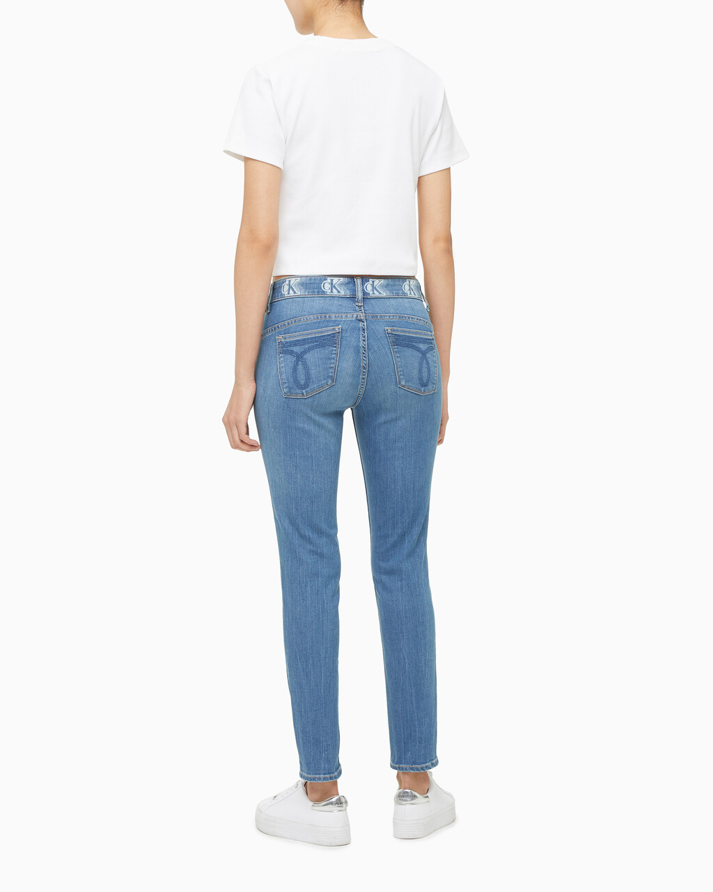 Buy 여성 로고 뱃지 크롭 반팔 티셔츠 in color BRIGHT WHITE