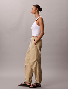 Buy 여성 크링클 나일론 팬츠 in color CORNSTALK