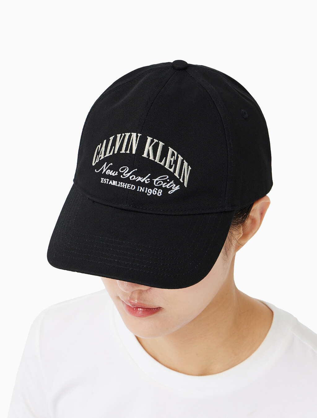 Buy 남녀공용 솔리드 시즈널 그래픽 볼캡 in color BLACK