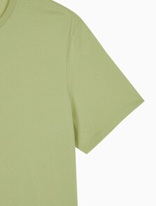 Buy 남성 레귤러핏 CK 쉴드 반팔 티셔츠 in color NILE