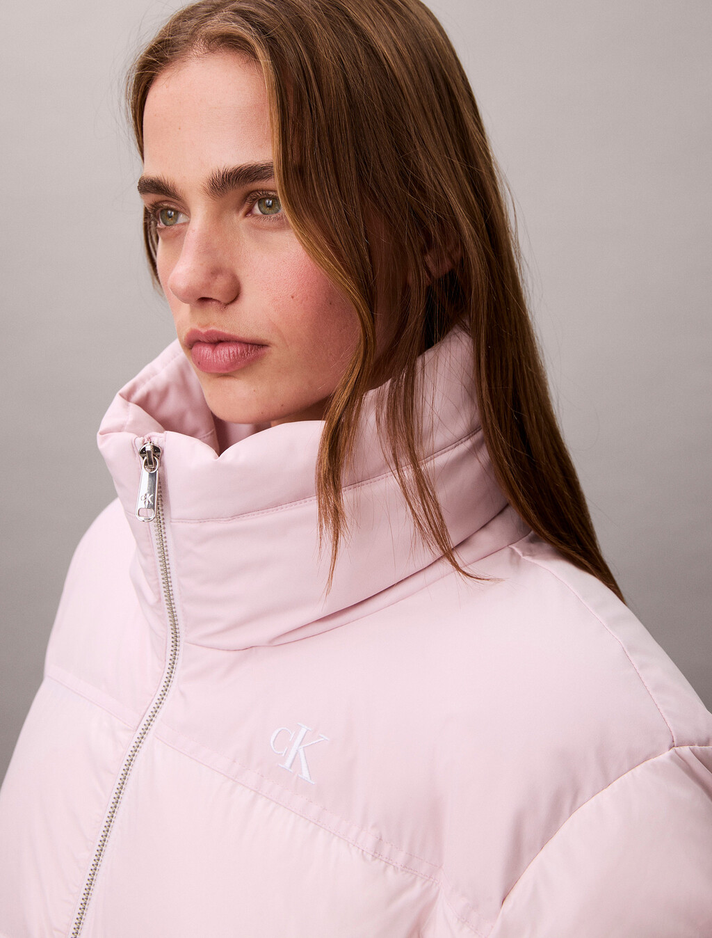 Buy 여성 매트 블라킹 샤인 다운 자켓 in color Pink