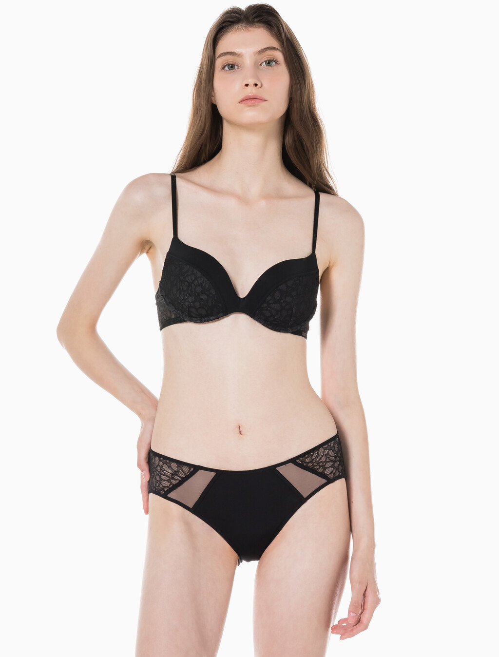 Buy 여성 CK 블랙 그래픽 레이스 AF 푸쉬업 브라 in color BLACK