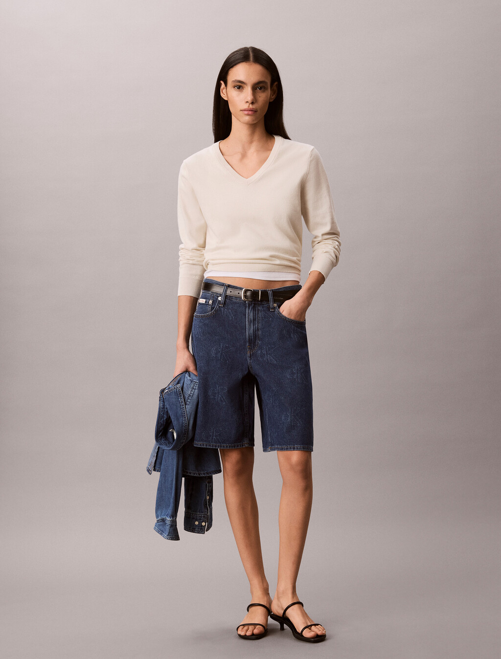 Buy 여성 릴렉스 버뮤다 CK로고 데님 쇼츠 in color Deep Blue