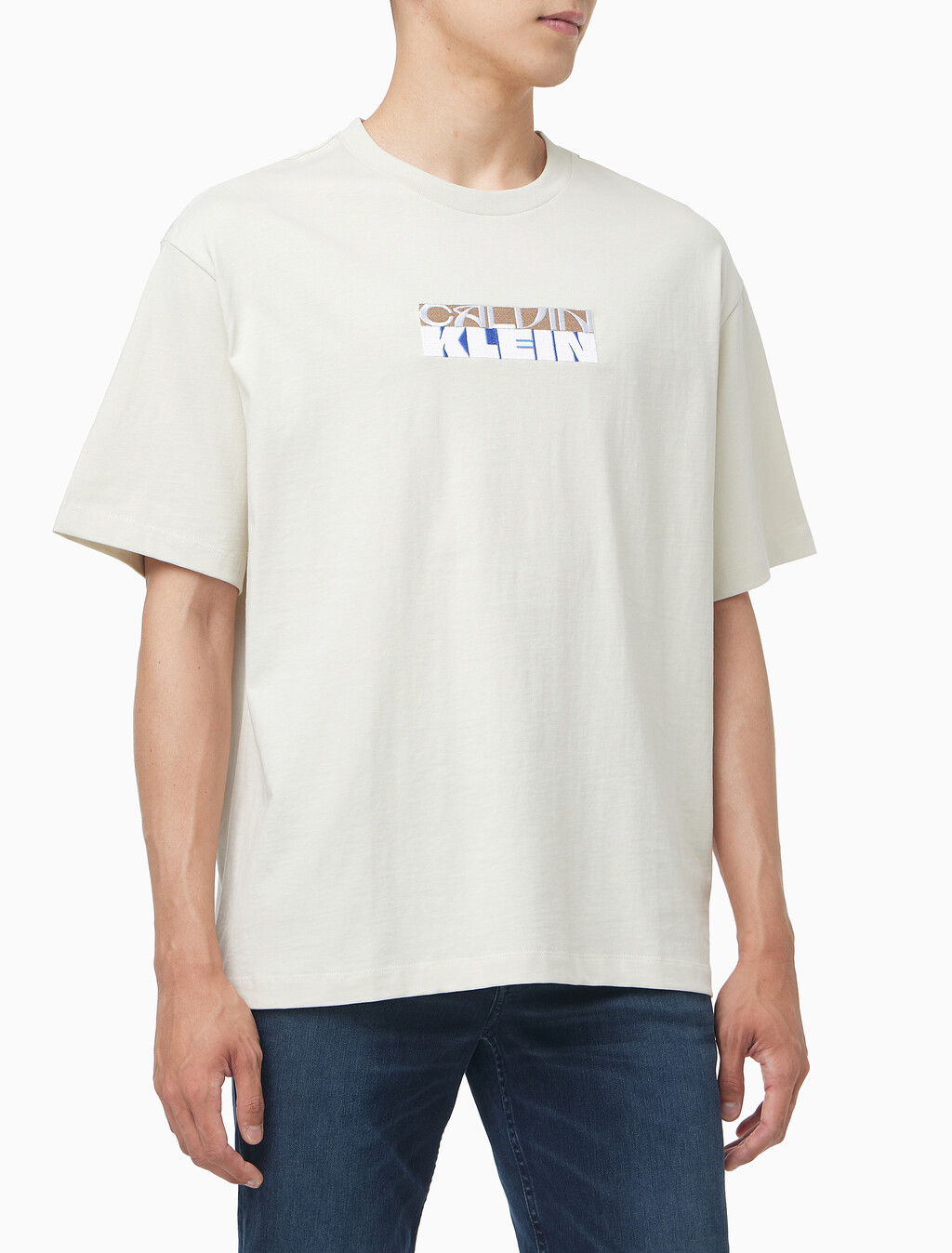 Buy 남성 릴렉스 핏 블락 그래픽 자수 반팔 티셔츠 in color BONE WHITE