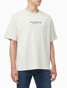 Buy 남성 릴렉스 핏 블락 그래픽 자수 반팔 티셔츠 in color BONE WHITE