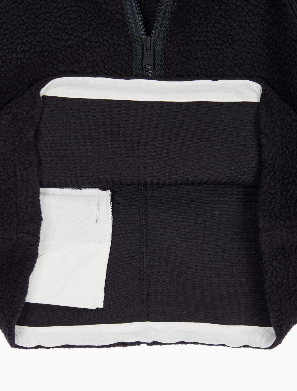 Buy 여성 릴랙스핏 쉐르파 크롭 풀오버 in color BLACK