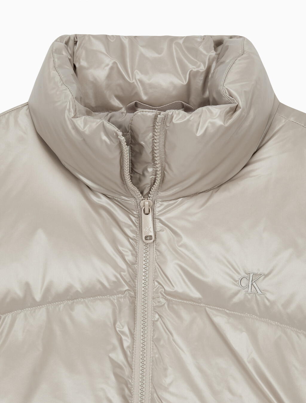 Buy 여성 크롭 글로시 커브드 퀼팅 다운 푸퍼 in color BROWN
